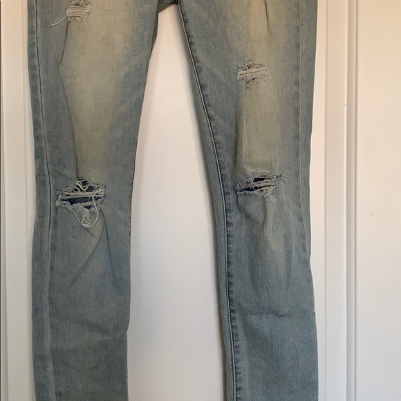 Light wash ripped jeans - Picture 5 of 7